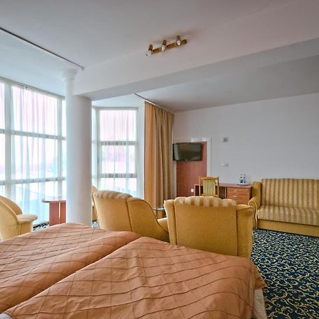 Hotel Sezam Крачкова Екстериор снимка