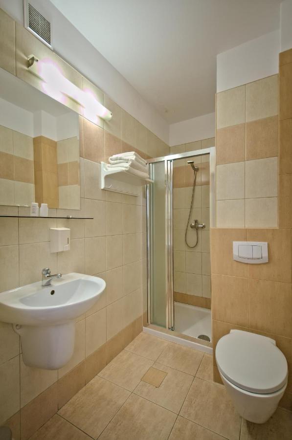 Hotel Sezam Крачкова Екстериор снимка